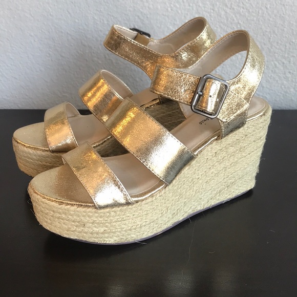 Metallic Gold Platform Wedge Sandal - Picture 3 of 8